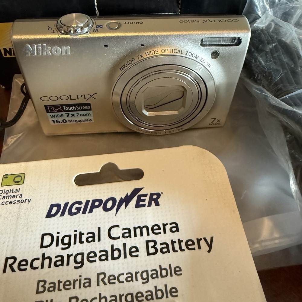 Nikon COOLPIX S6100 16.0MP Silver Digital Camera Bundle wUSBcharger Software - Picture 3 of 11